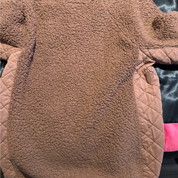 Comfy cute sweater
rosey pink
Abercrombie 
Size Medium
Only work Once - Picture 2 of 3